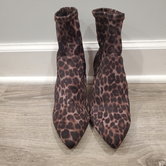 NEW 1901 Leopard Print Ankle Boot - Picture 2 of 7
